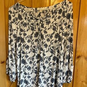 Women's Floral Top - Black and White